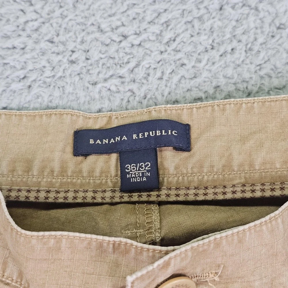 Banana Republic brand banana